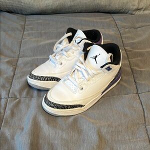 Jordan White and Purple Sneakers Low-Top Design